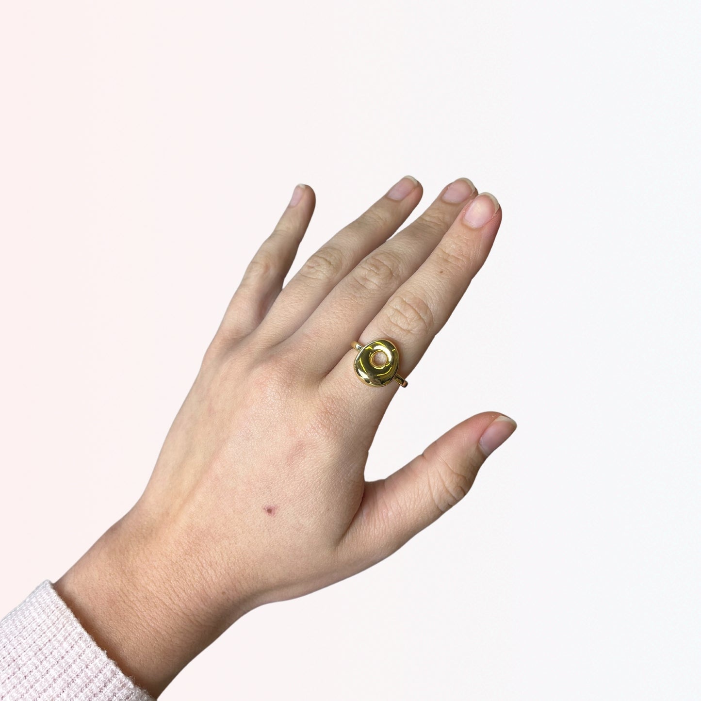 Sortija Ajustable con Iniciales A-Z en Brass Dorado 18K