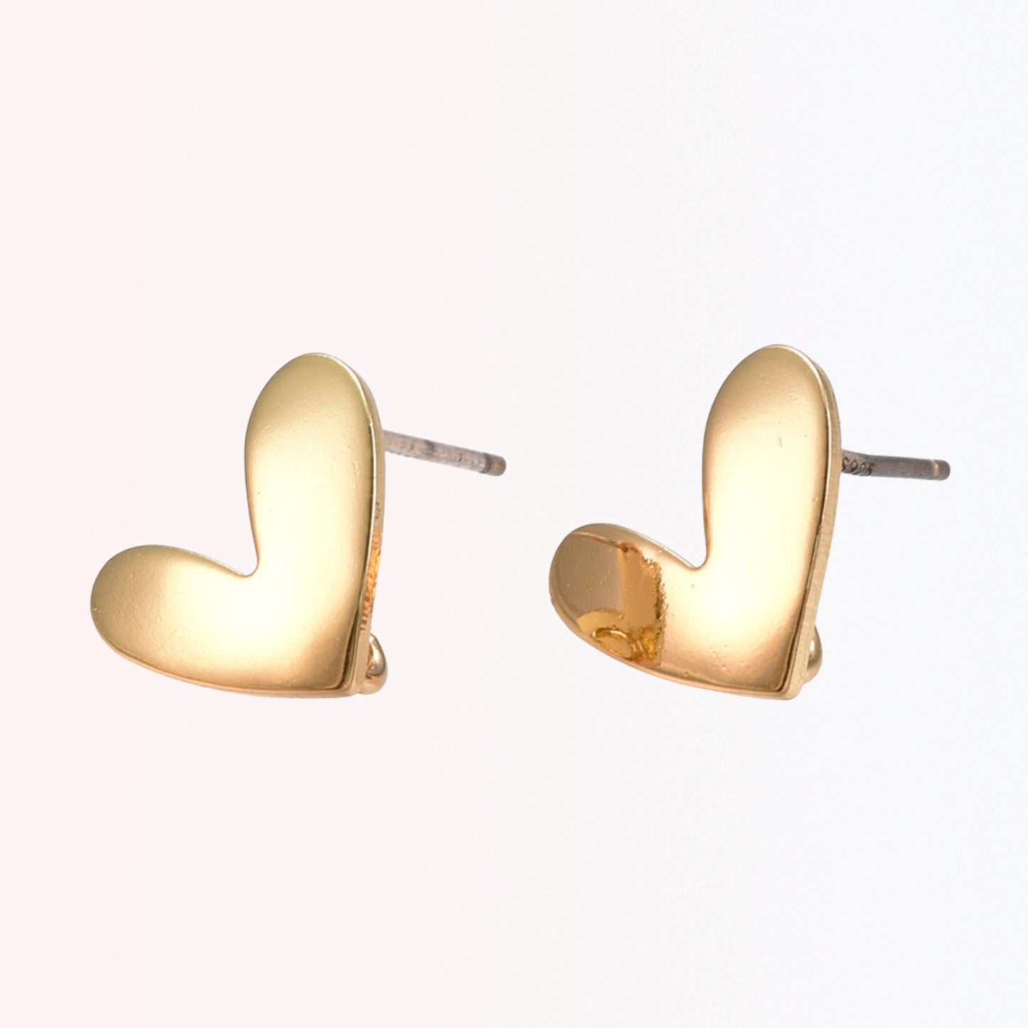 Pantallas Stud de Brass Dorado 18K con Corazón Completo