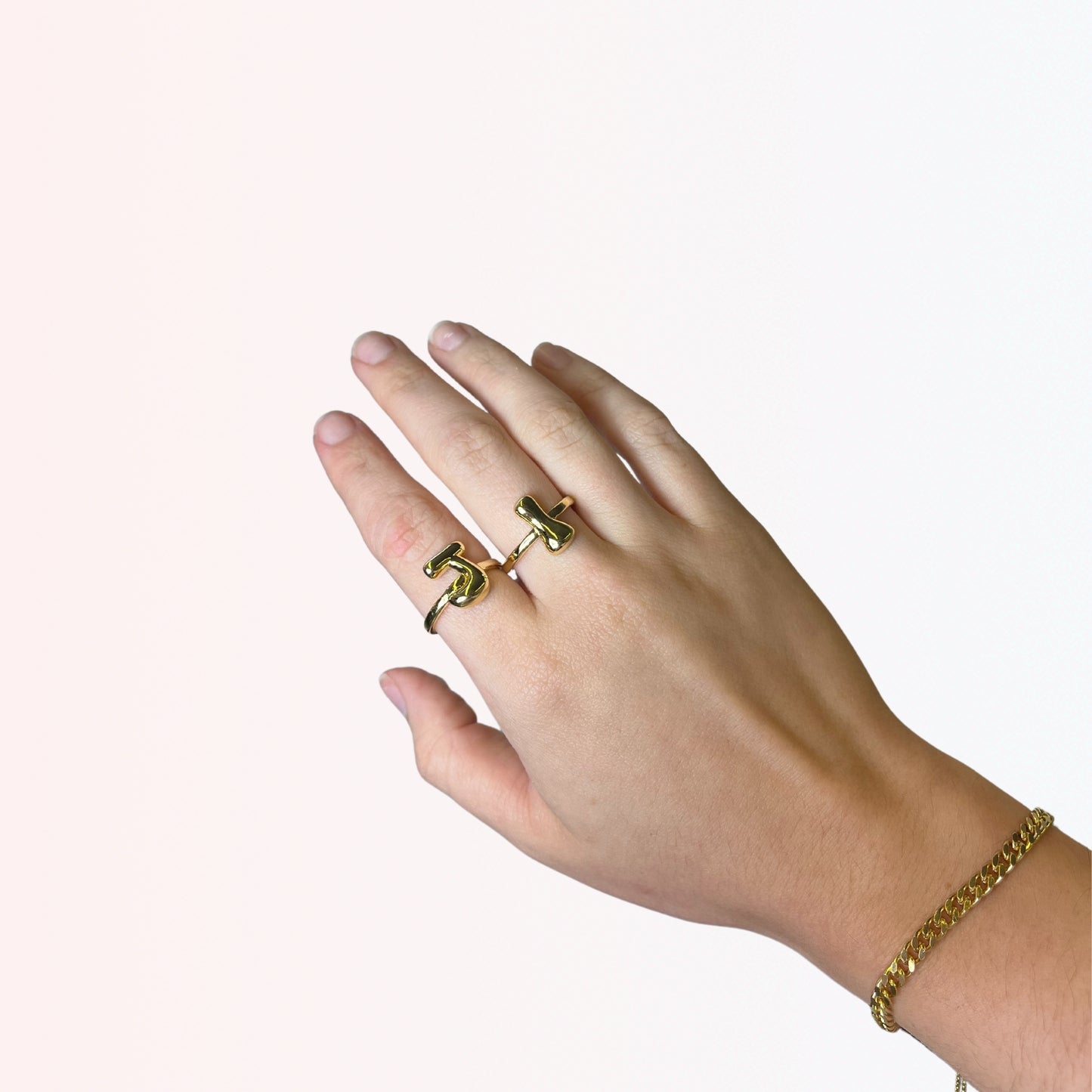 Sortija Ajustable con Iniciales A-Z en Brass Dorado 18K