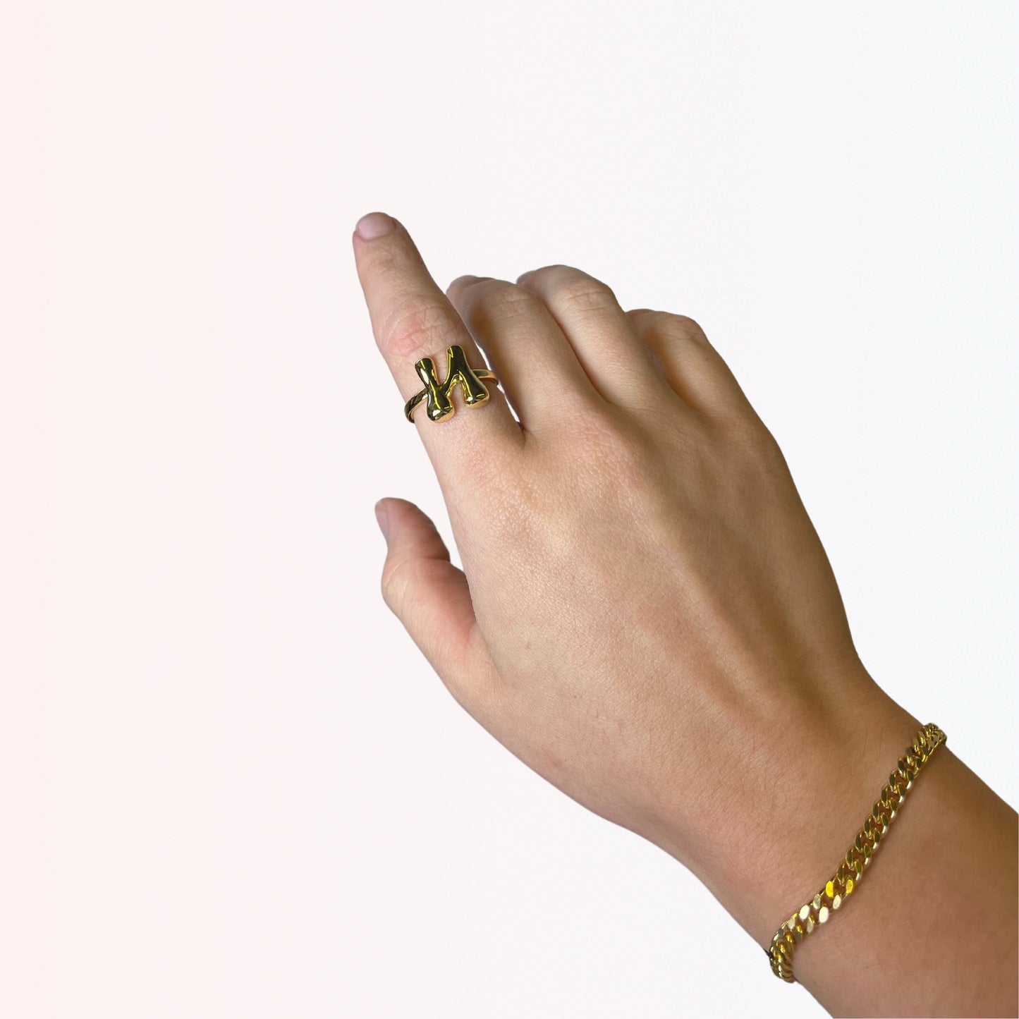 Sortija Ajustable con Iniciales A-Z en Brass Dorado 18K