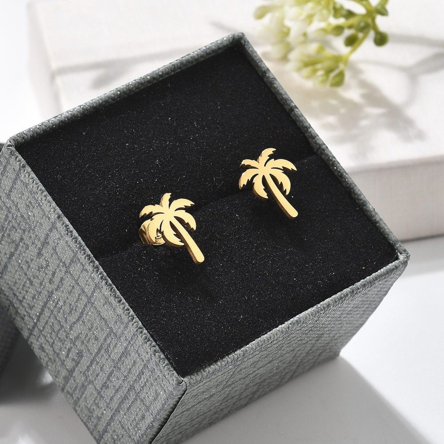 Pantallas Stud con Diseño de Palmera en Stainless Steel Dorado 18K