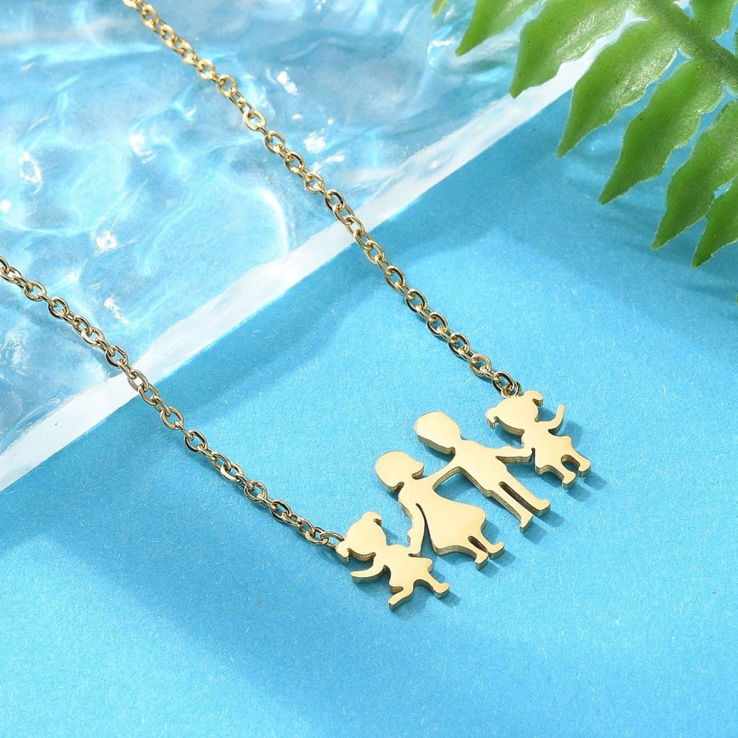Collar de Stainless Steel Bañado en Oro con Charm de Familia