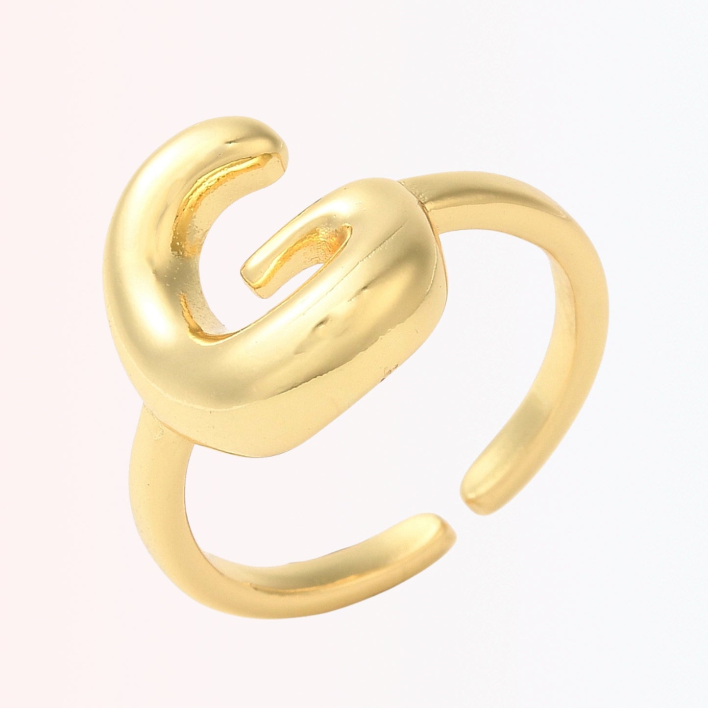 Sortija Ajustable con Iniciales A-Z en Brass Dorado 18K