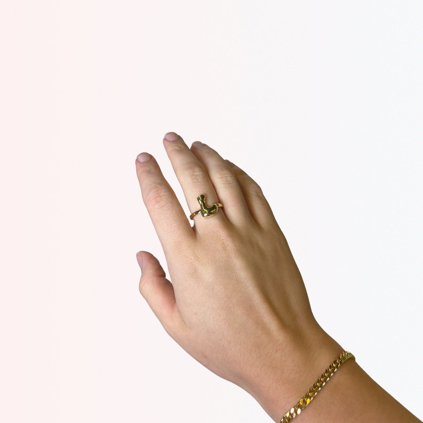 Sortija Ajustable con Iniciales A-Z en Brass Dorado 18K