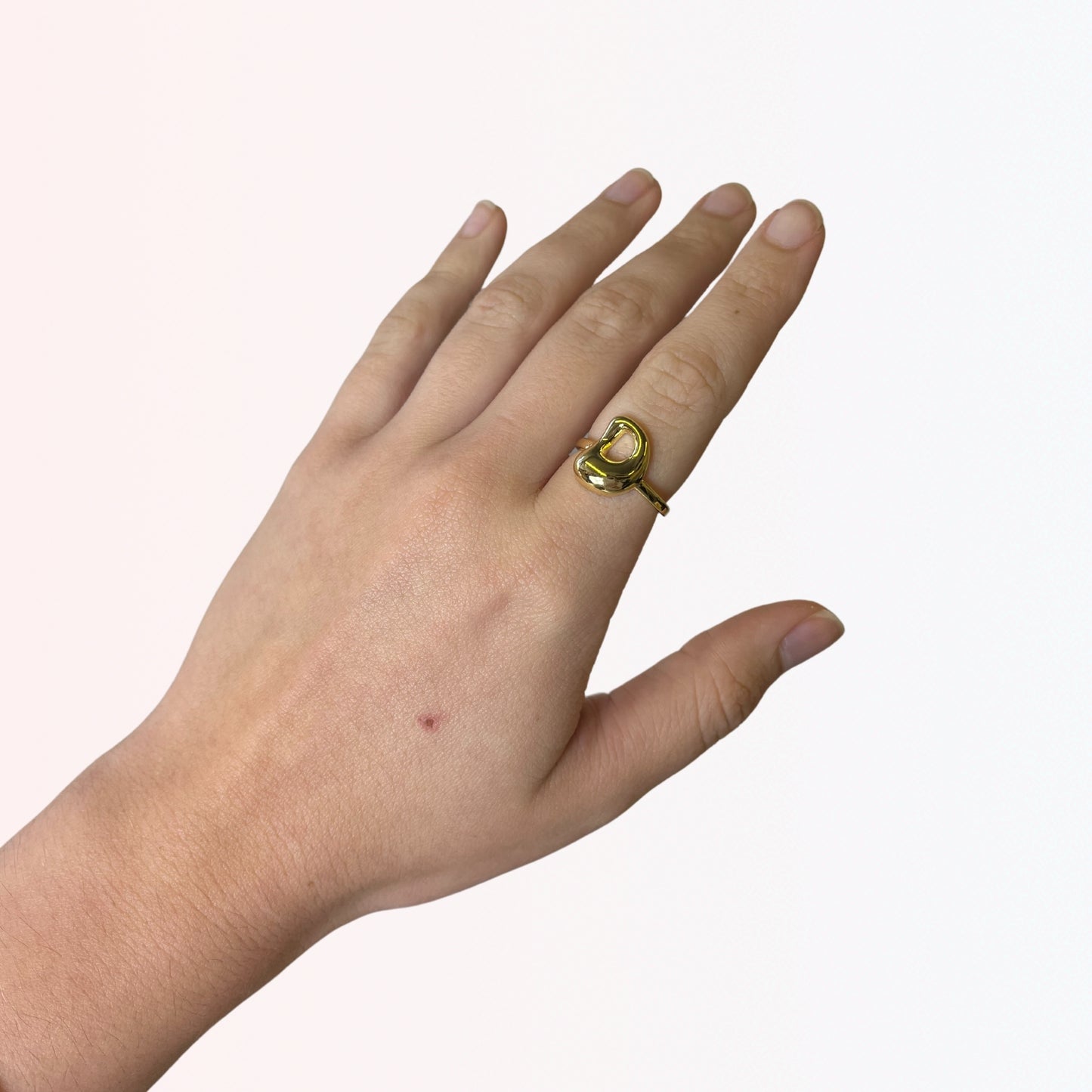 Sortija Ajustable con Iniciales A-Z en Brass Dorado 18K