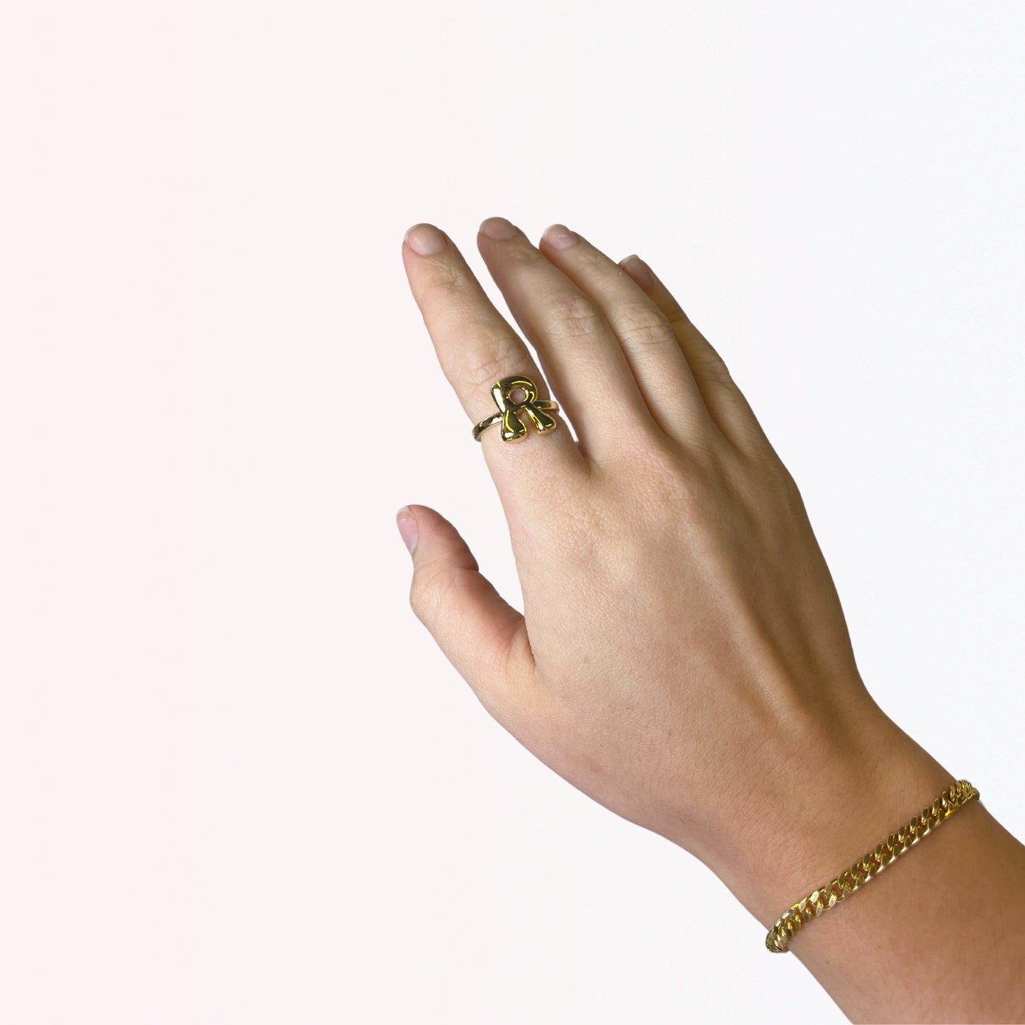 Sortija Ajustable con Iniciales A-Z en Brass Dorado 18K
