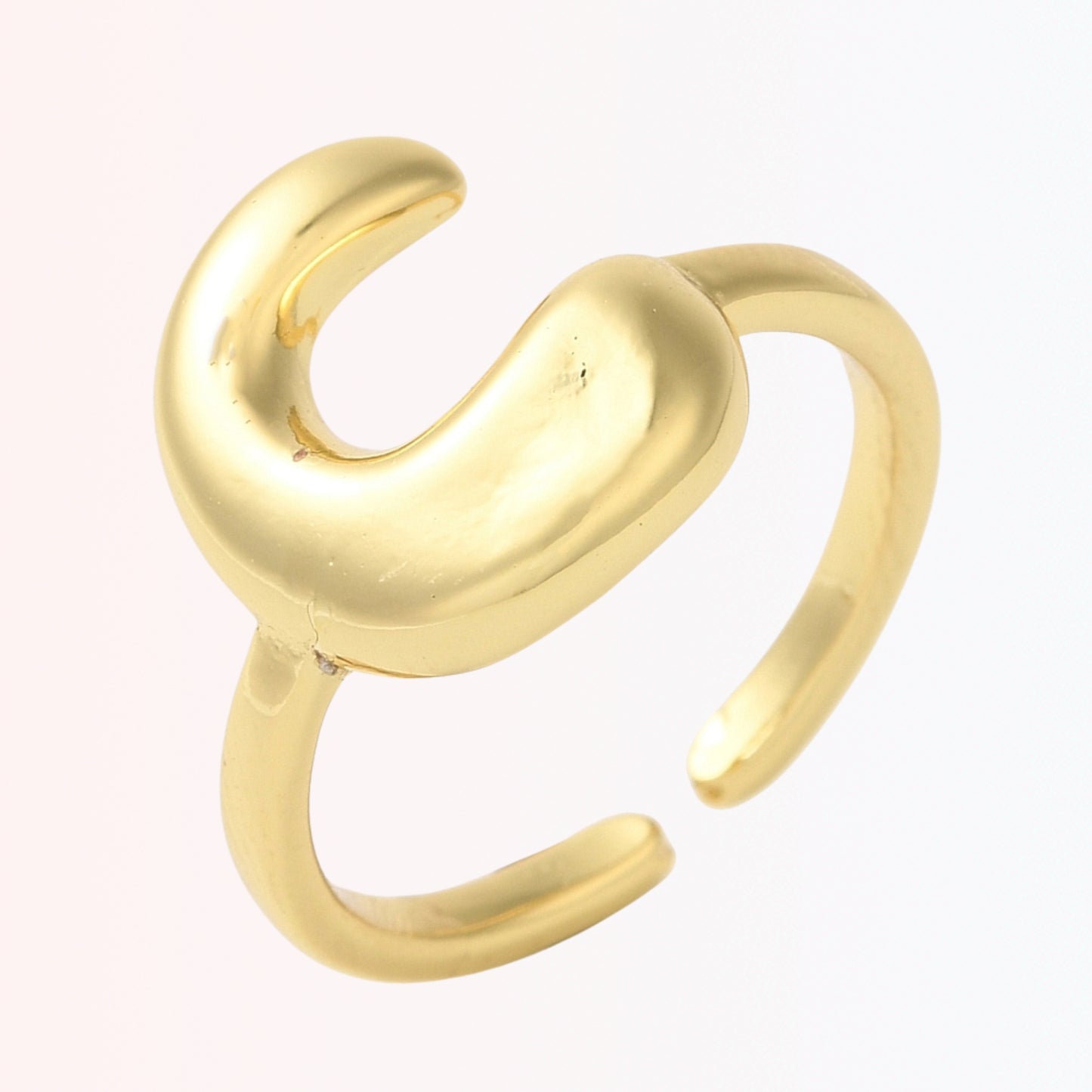 Sortija Ajustable con Iniciales A-Z en Brass Dorado 18K