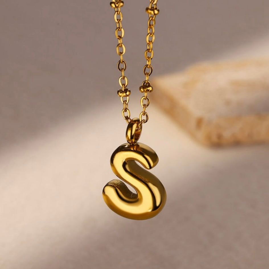 Collar con Inicial en Stainless Steel Dorado 18K