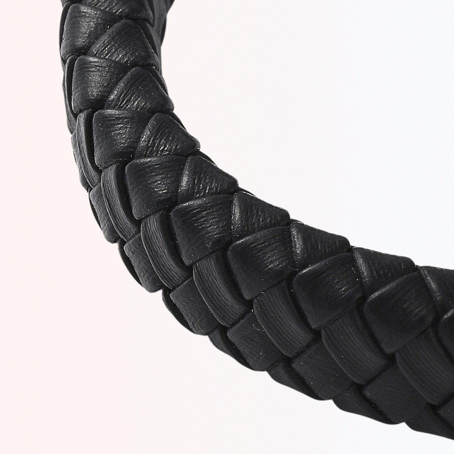 Pulsera de Cuero Trenzado con Cierre Dorado Magnético de Stainless Steel