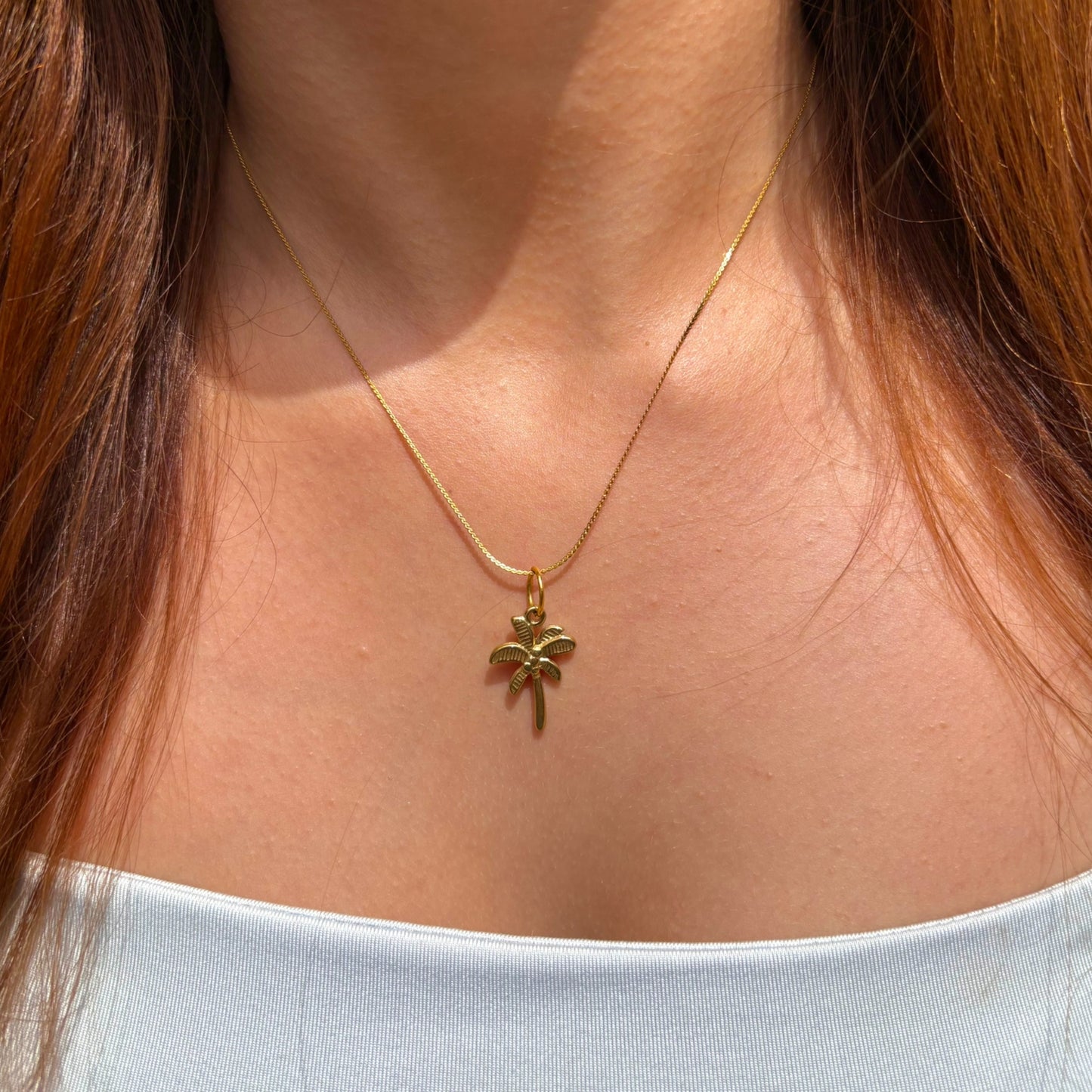 Collar Dorado con Charm de Palma de Coco en Stainless Steel