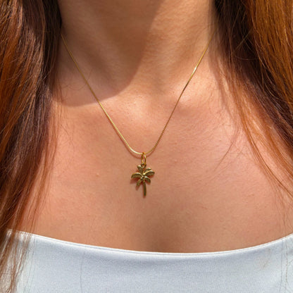 Collar Dorado con Charm de Palma de Coco en Stainless Steel