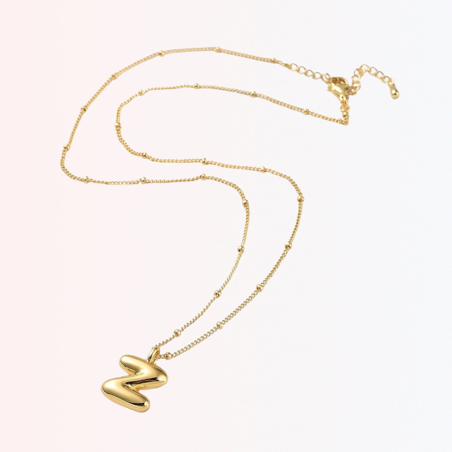 AMAEMA Collar con Charm de Inicial (Brass)